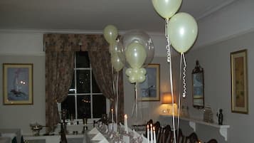 Der serveres aftensmad
