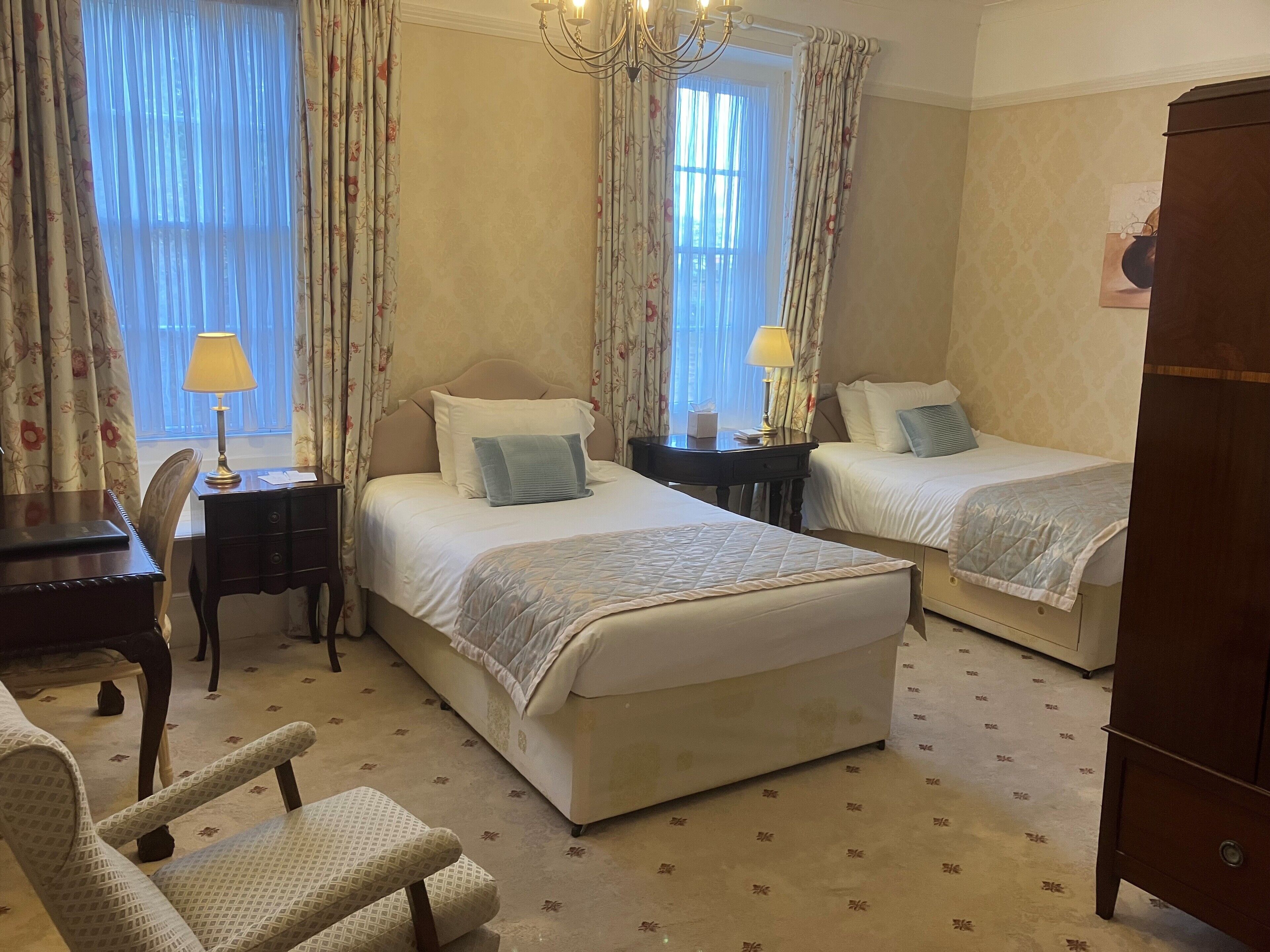 Hypo-allergenic bedding, desk, iron/ironing board, free WiFi