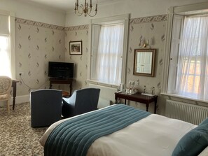 Double Room | Hypo-allergenic bedding, desk, iron/ironing board, free WiFi - Chapel House Restaurant with Rooms (Atherstone)