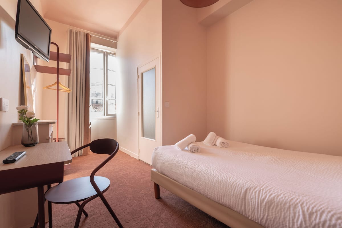 Dobbeltrom – standard | Sengetøy av topp kvalitet, memory foam-senger og individuelt dekorert