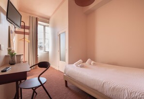 Dobbeltrom – standard | Sengetøy av topp kvalitet, memory foam-senger og individuelt dekorert