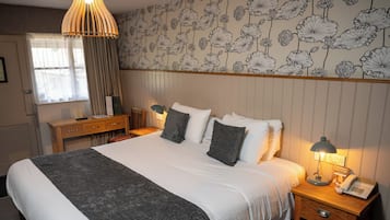 Desk, iron/ironing board, free WiFi