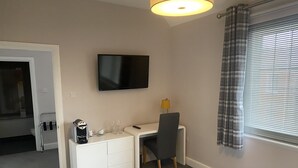 Living area - Qudos (Salisbury)
