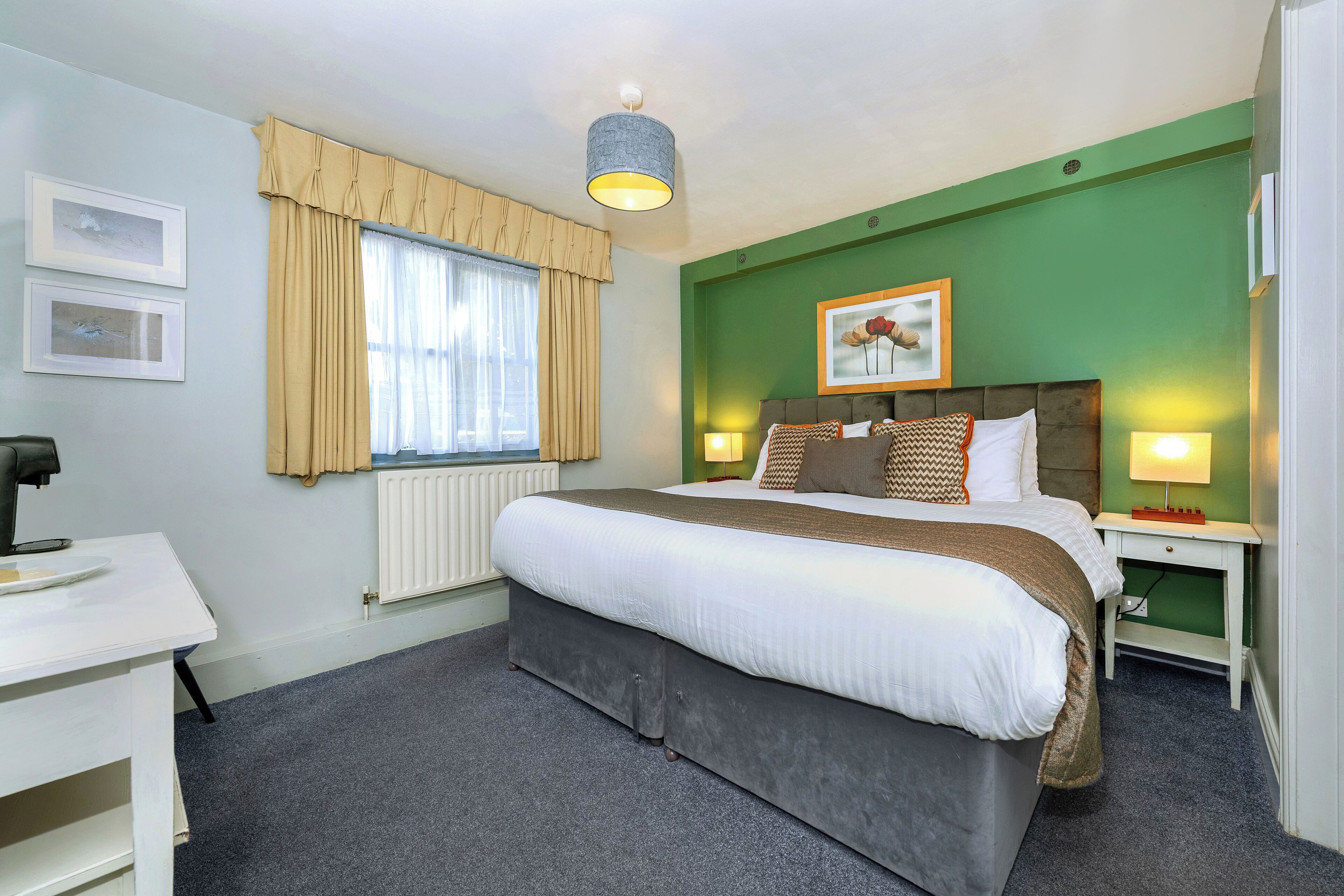 1 bedroom, hypo-allergenic bedding, desk, laptop workspace