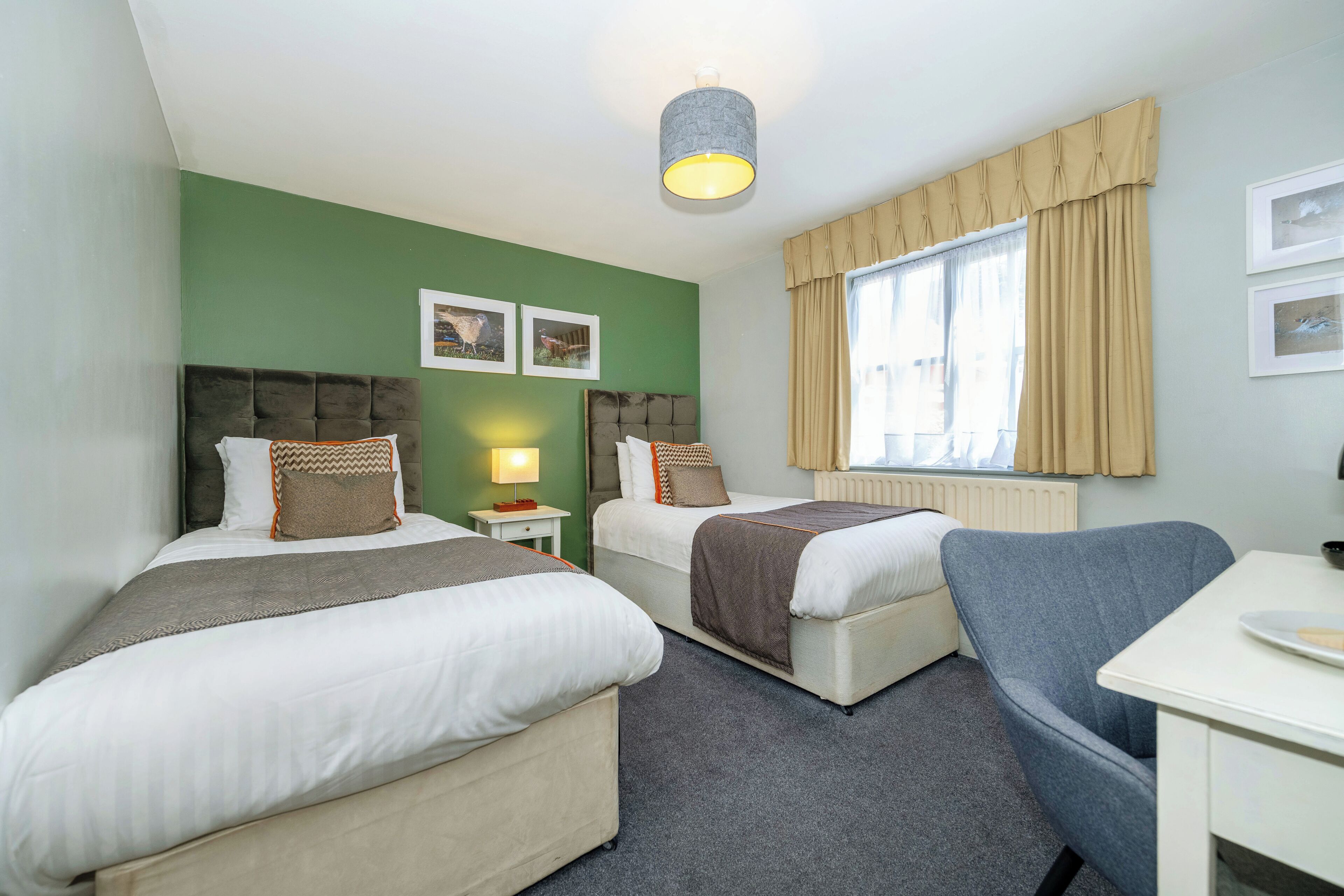 1 bedroom, hypo-allergenic bedding, desk, laptop workspace