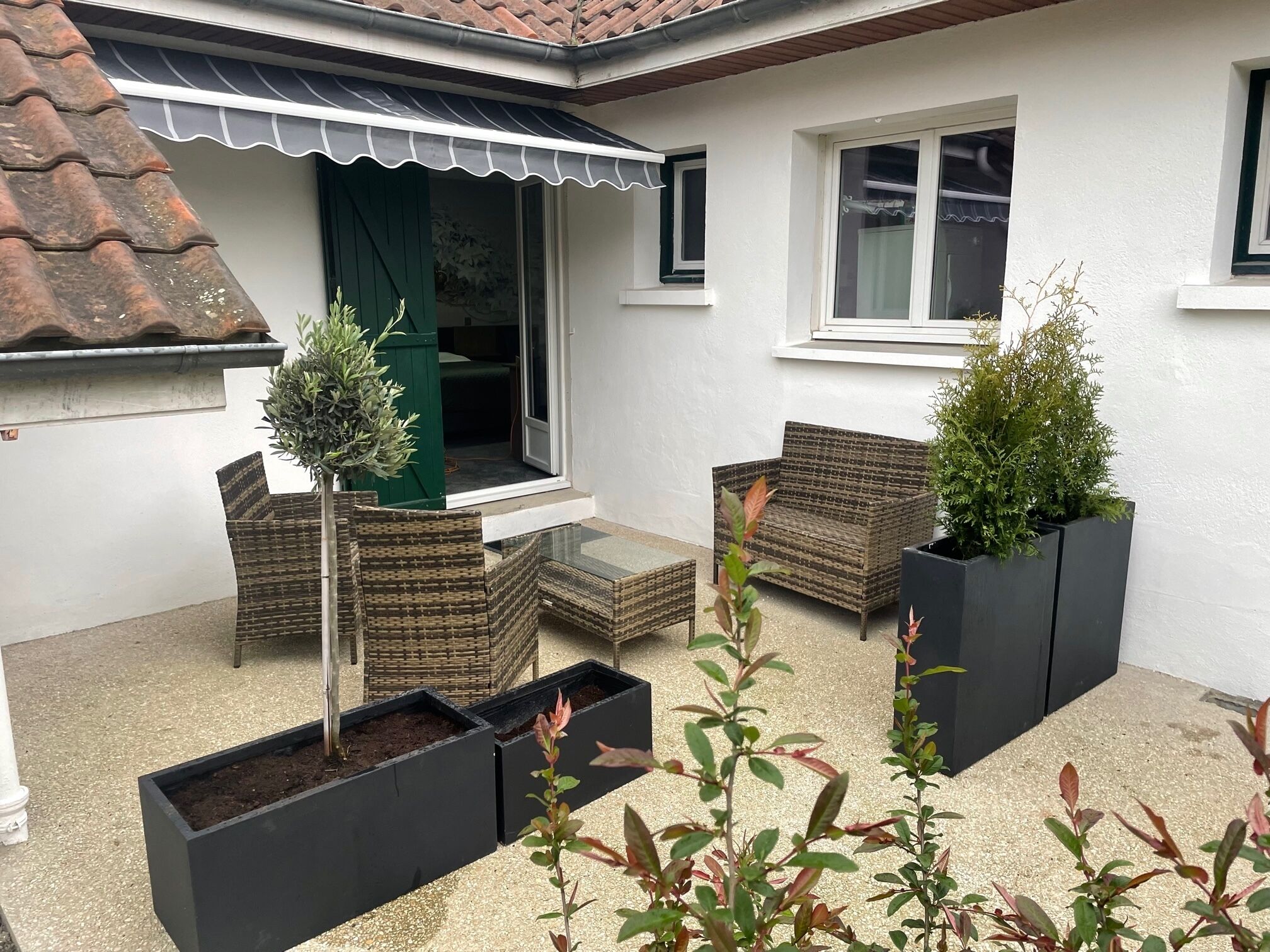 Superior Triple Room | Desk, free cots/infant beds, free WiFi, bed sheets