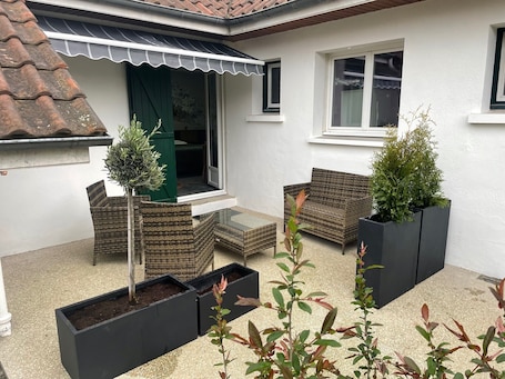 Superior Triple Room | Desk, soundproofing, free cribs/infant beds, free WiFi. Villa hotel