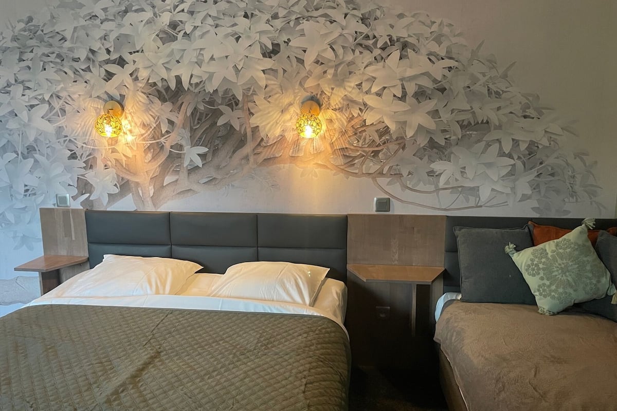 superior triple room | desk, free cots/infant beds, free wifi, bed sheets