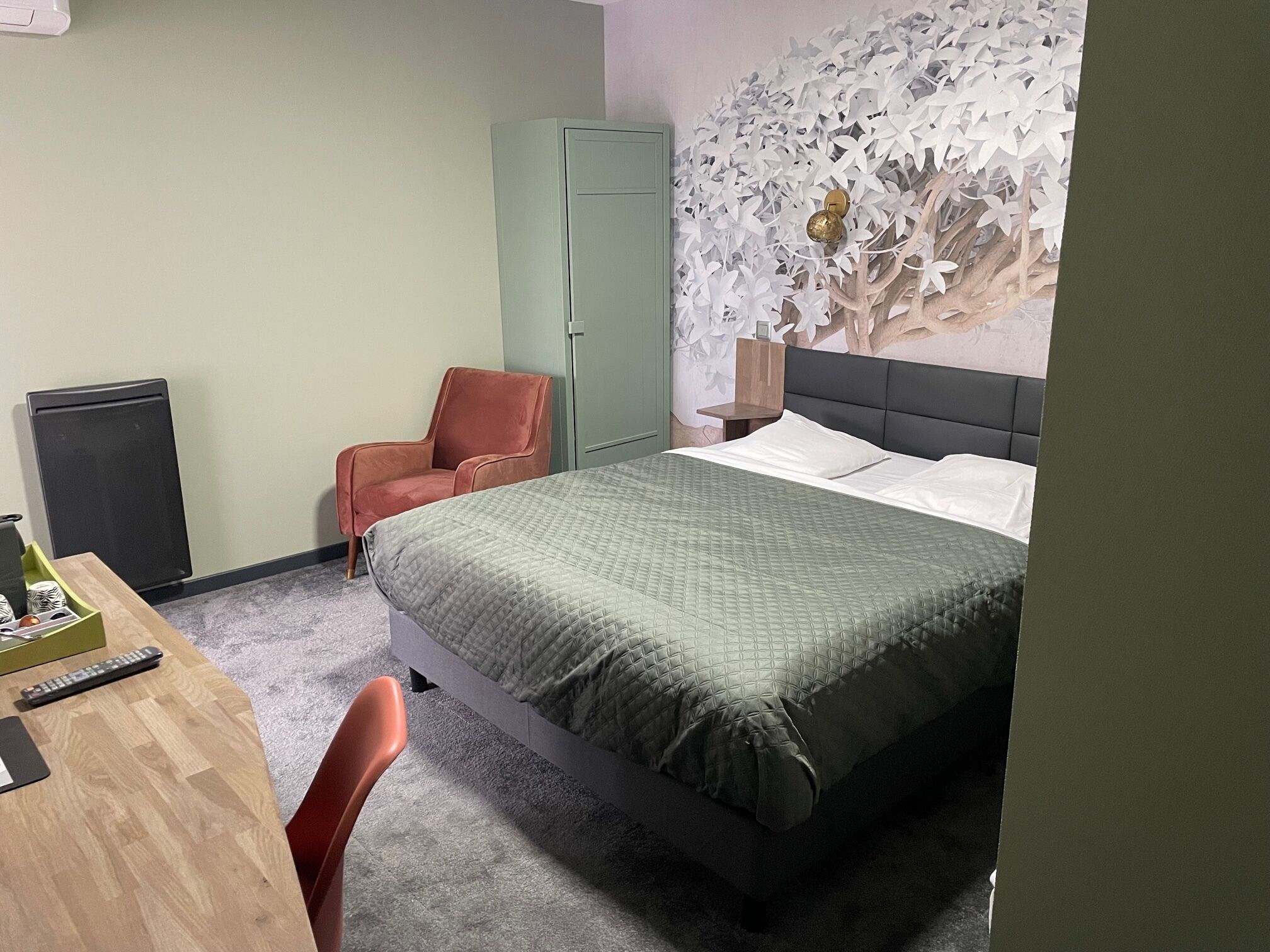 superior triple room | desk, free cots/infant beds, free wifi, bed sheets