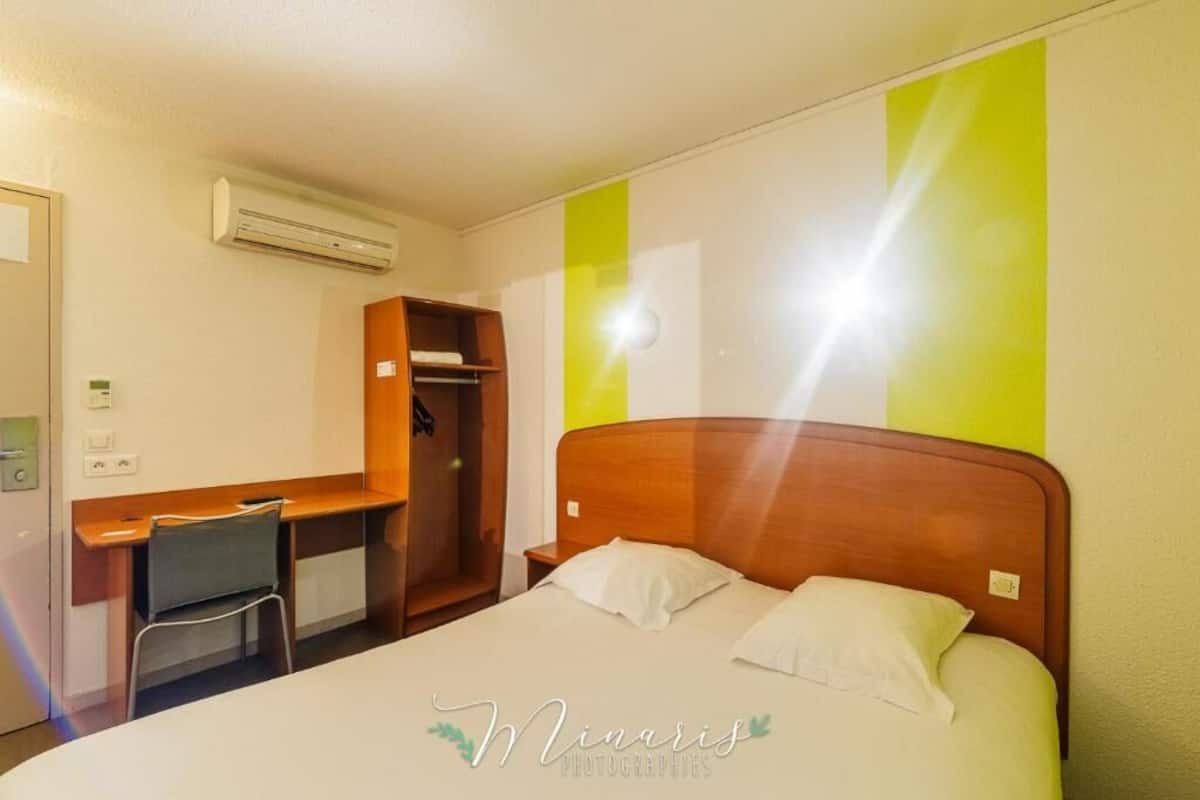 1 bedroom, desk, iron/ironing board, free WiFi
