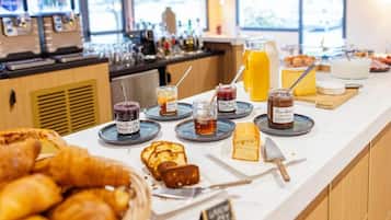 Daily buffet breakfast (EUR 8 per person)