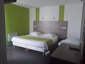 1 bedroom, desk, iron/ironing board, free WiFi
