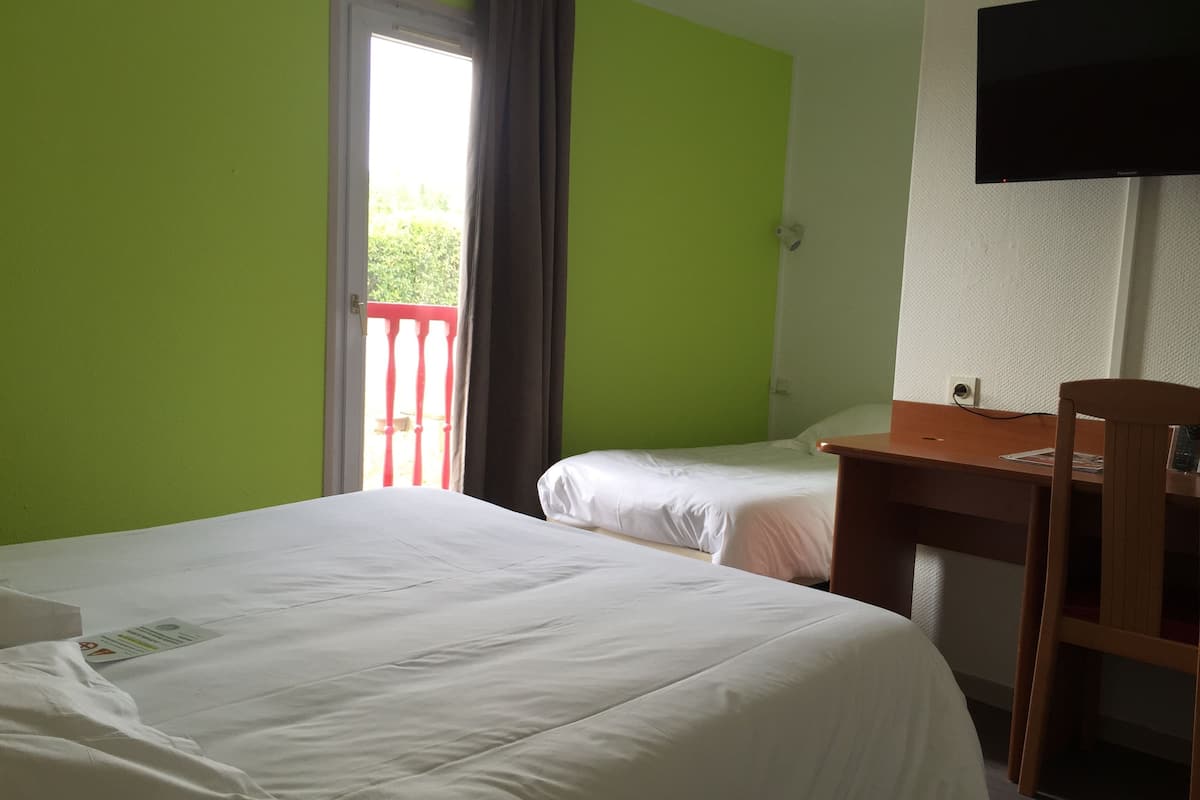 1 bedroom, desk, iron/ironing board, free WiFi