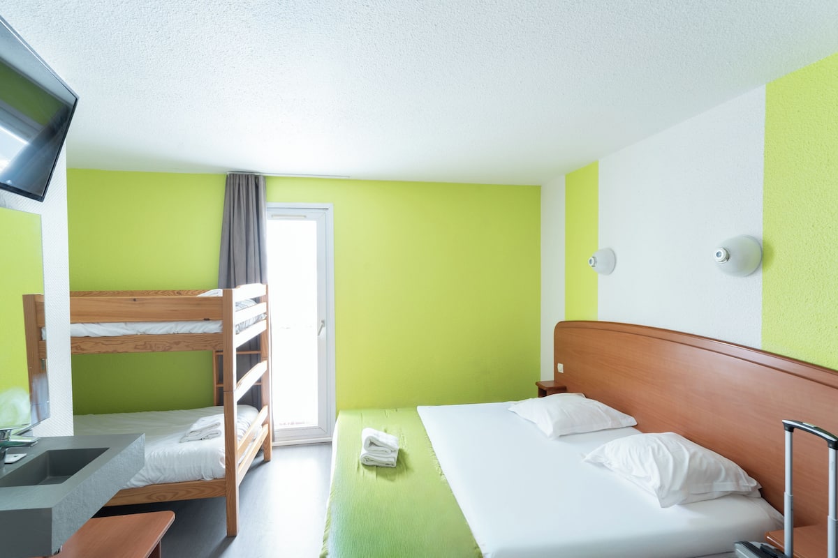 Standard Quadruple Room | Desk, iron/ironing board, free cots/infant beds, free WiFi