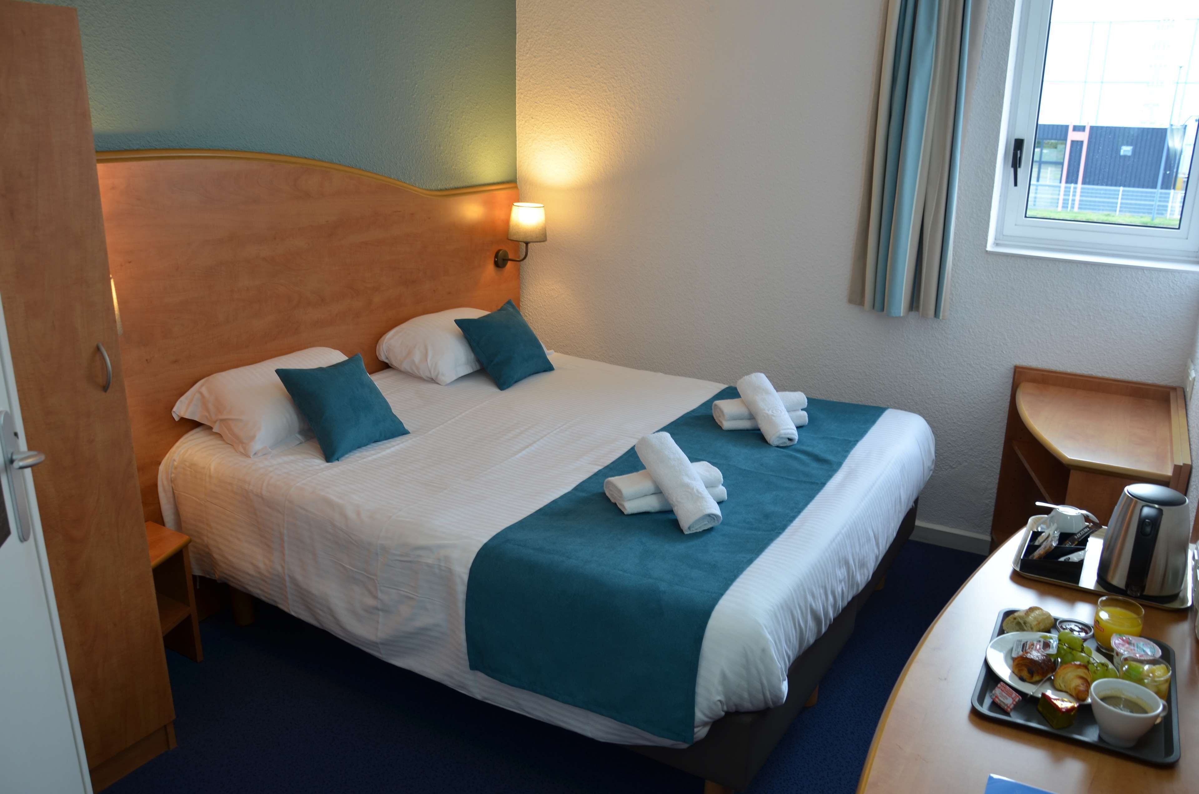 Premium bedding, individually decorated, individually furnished, desk