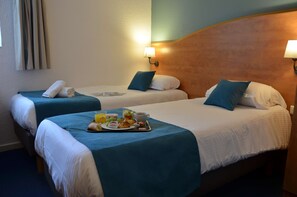 Kamar Twin | Seprai premium dan didekorasi berbeda-beda