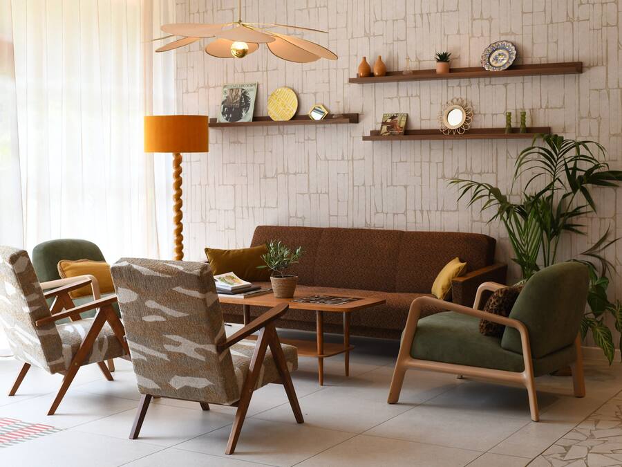 Lobby lounge