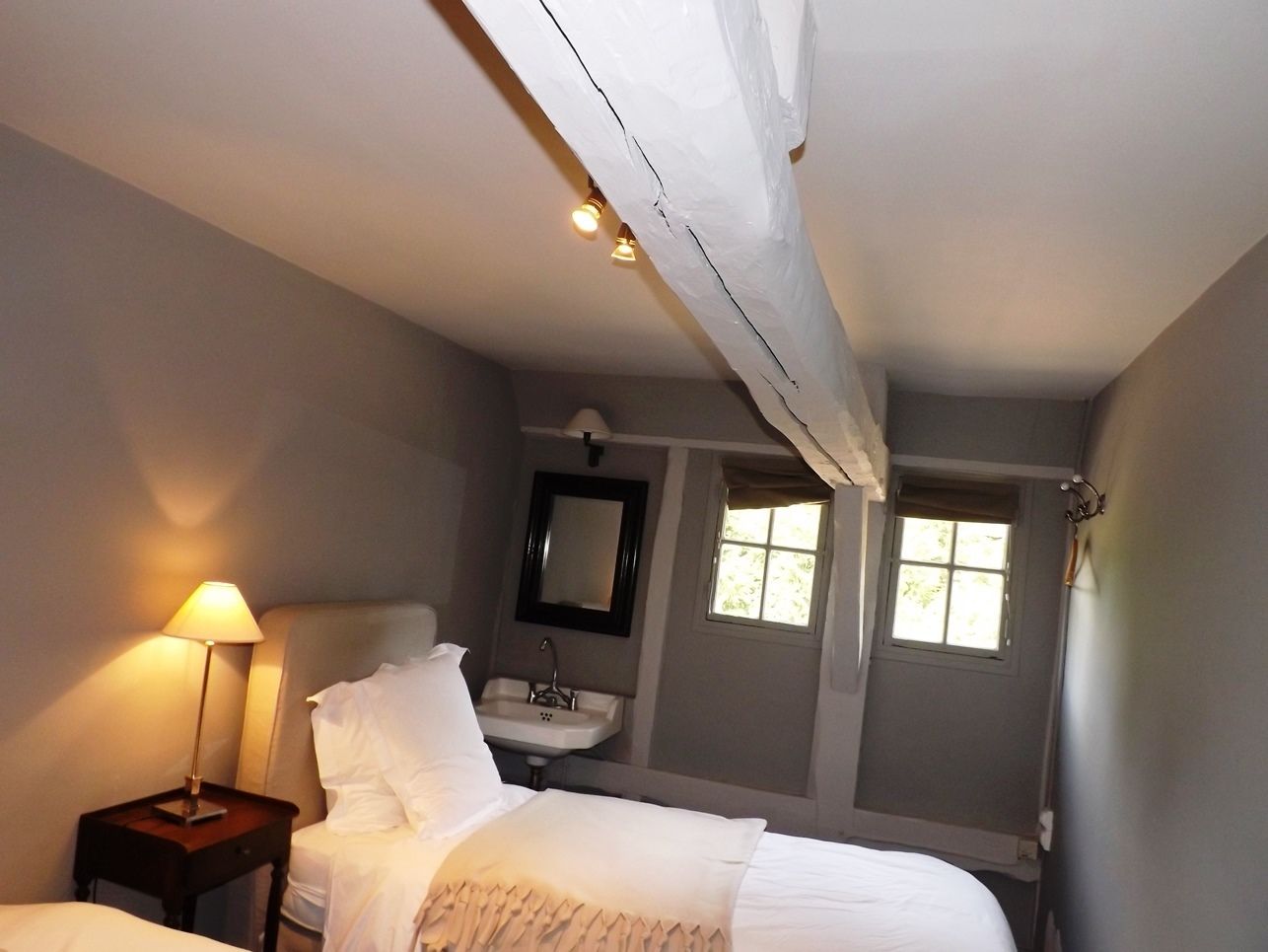 apartment (fosse gloriettes) | premium bedding, in-room safe, desk, iron/ironing board