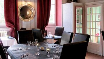 Breakfast, lunch, dinner served; French cuisine