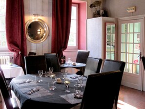 Frokost, lunsj og middag serveres, franske retter