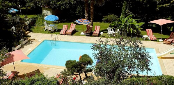 Sesongbasert utendørsbasseng