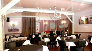 Breakfast, lunch, dinner served; French cuisine