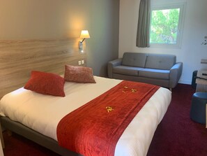 Family Room | Premium bedding, in-room safe, desk, laptop workspace