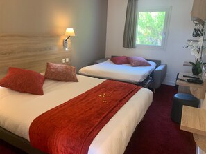 Family Room | Premium bedding, in-room safe, desk, laptop workspace - The Originals City, Hôtel Costières, Nîmes (Nîmes)
