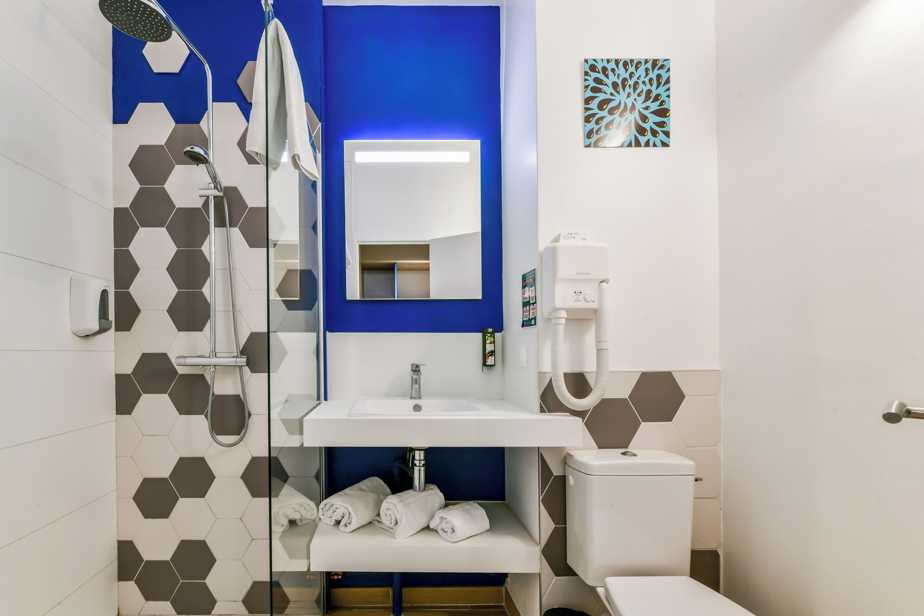 superior double room | bathroom | hair dryer, towels