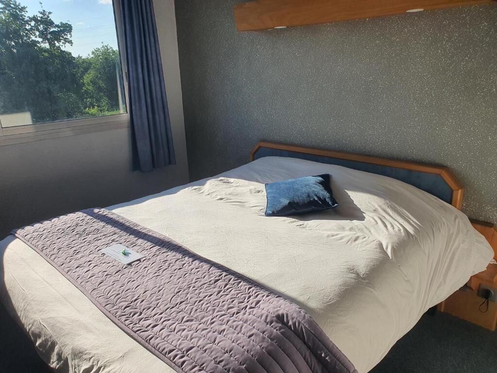 In-room safe, desk, soundproofing, iron/ironing board (on request)