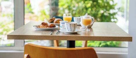 Buffet déjeuner (13 EUR par personne)