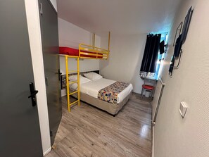 基础三人房 | 特色装修、特色家居、办公桌、熨斗/熨板