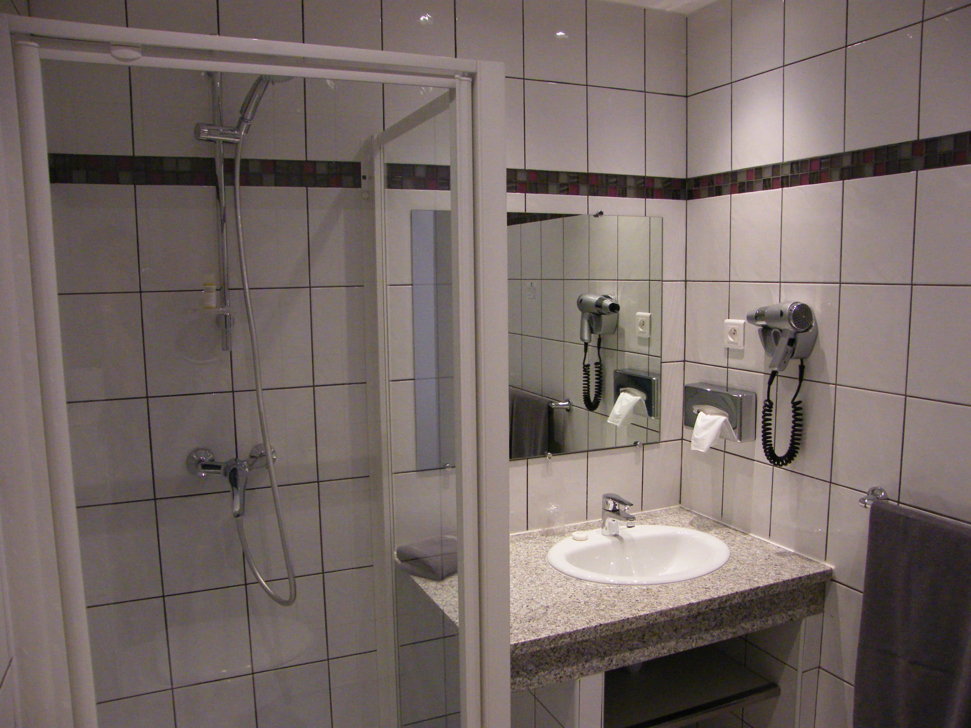 superior triple room, terrace, ground floor | bathroom | free toiletries, hair dryer, towels, soap