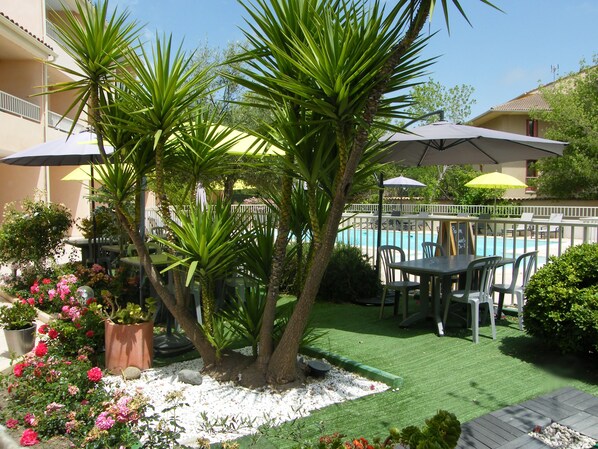 Daily buffet breakfast (EUR 13 per person)