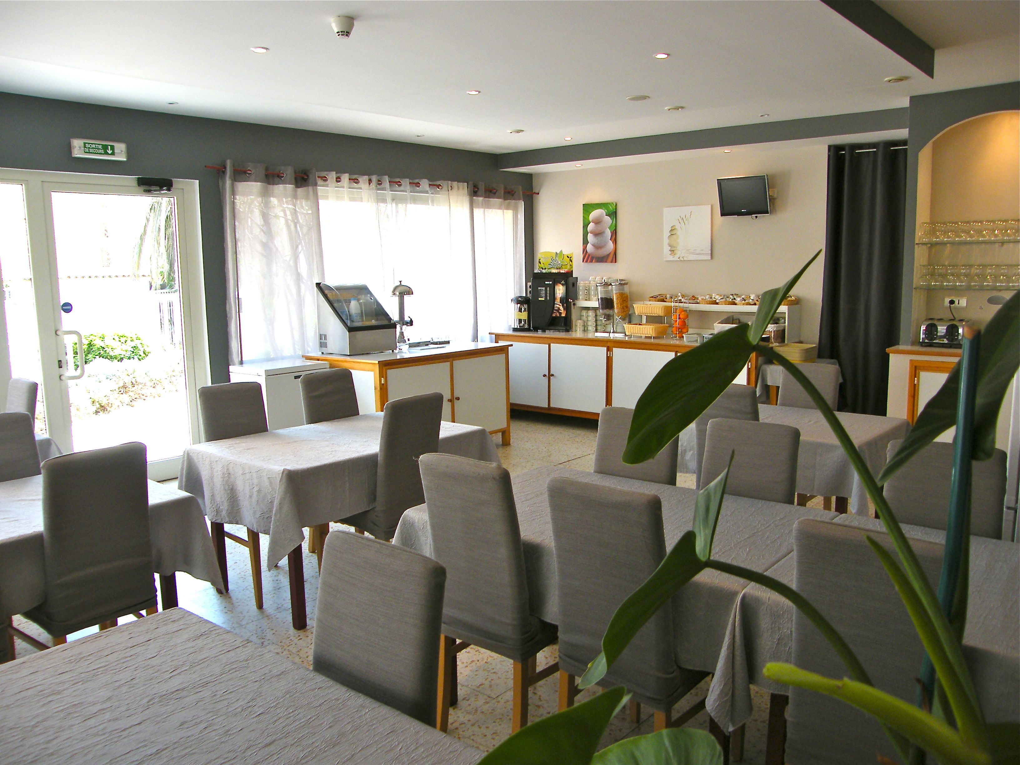 daily buffet breakfast (eur 13 per person)