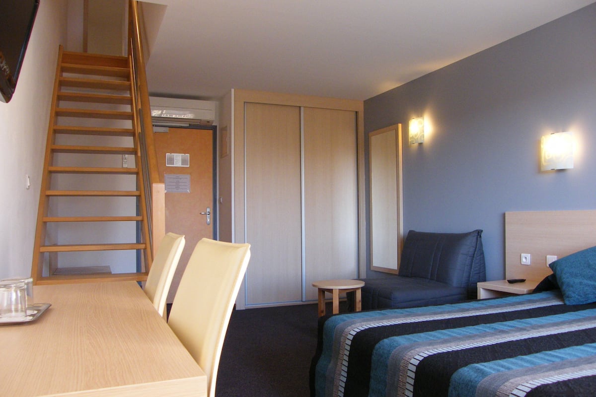 Family Duplex, 2 Bedrooms, Balcony, Courtyard Area | Premium bedding, individually decorated, individually furnished, desk