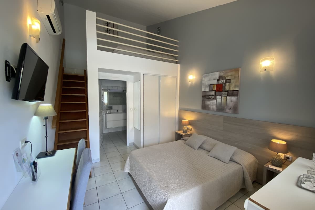 family quadruple room, terrace, ground floor | premium bedding, individually decorated, individually furnished, desk