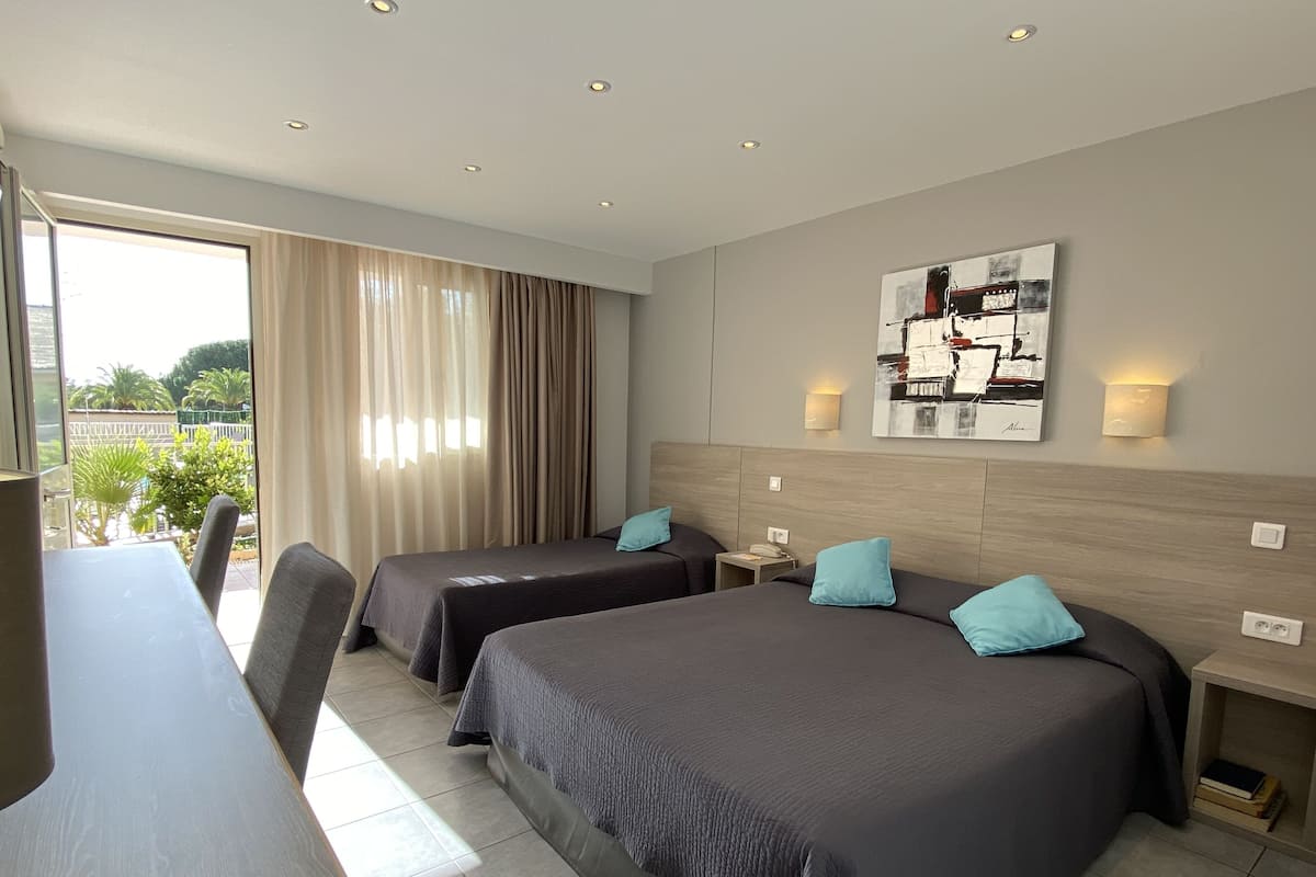 Premium bedding, individually decorated, individually furnished, desk