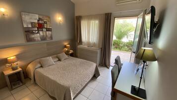 Familien-Vierbettzimmer, Terrasse, Erdgeschoss | Hochwertige Bettwaren, individuell dekoriert, individuell eingerichtet