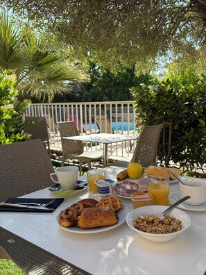 Daily buffet breakfast (EUR 13 per person)