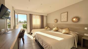 Kamar Triple Superior, teras, lantai dasar | Seprai premium dan didekorasi berbeda-beda