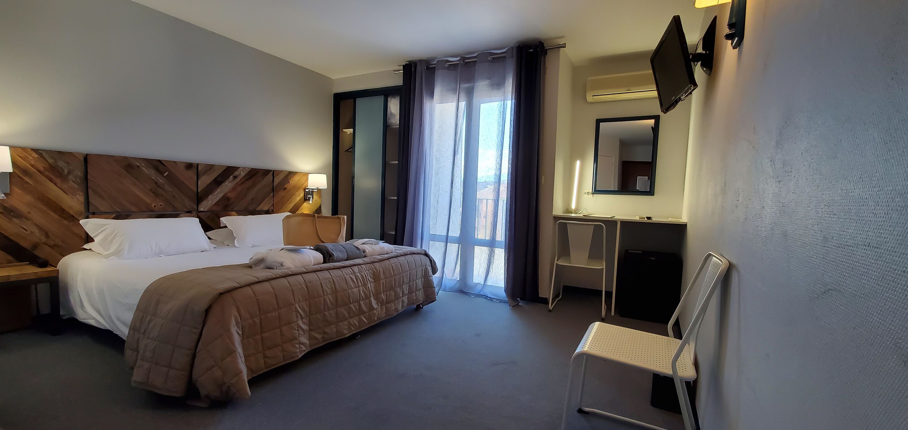 1 bedroom, premium bedding, in-room safe, desk