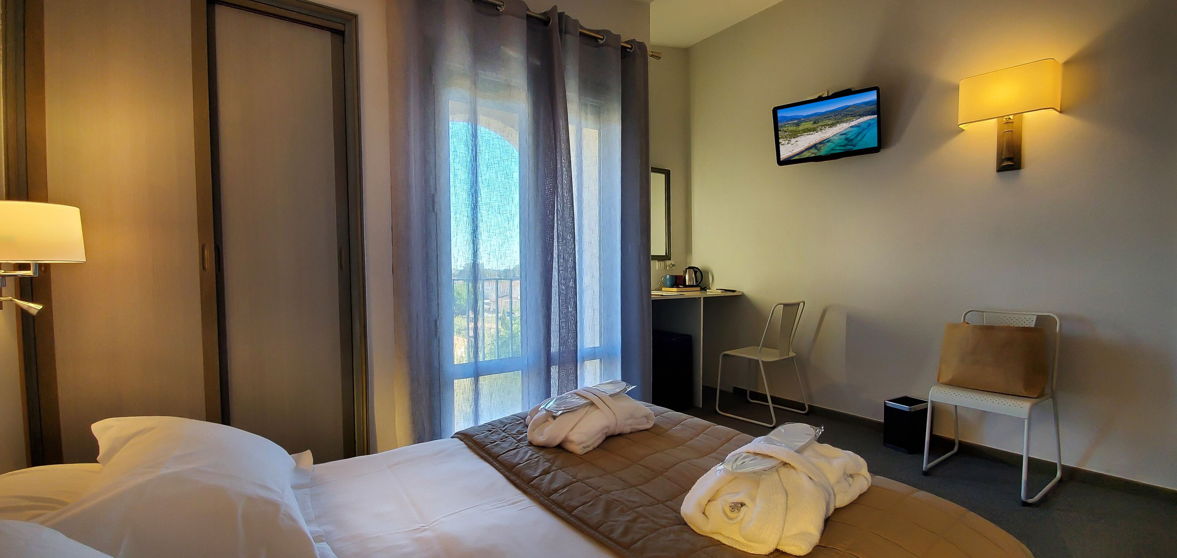 luxury double room | 1 bedroom, premium bedding, in-room safe, desk