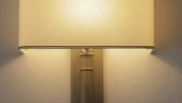 Lyxigt dubbelrum | SÀngtillbehör av högsta kvalitet och vÀrdeförvaringsskÄp pÄ rummet