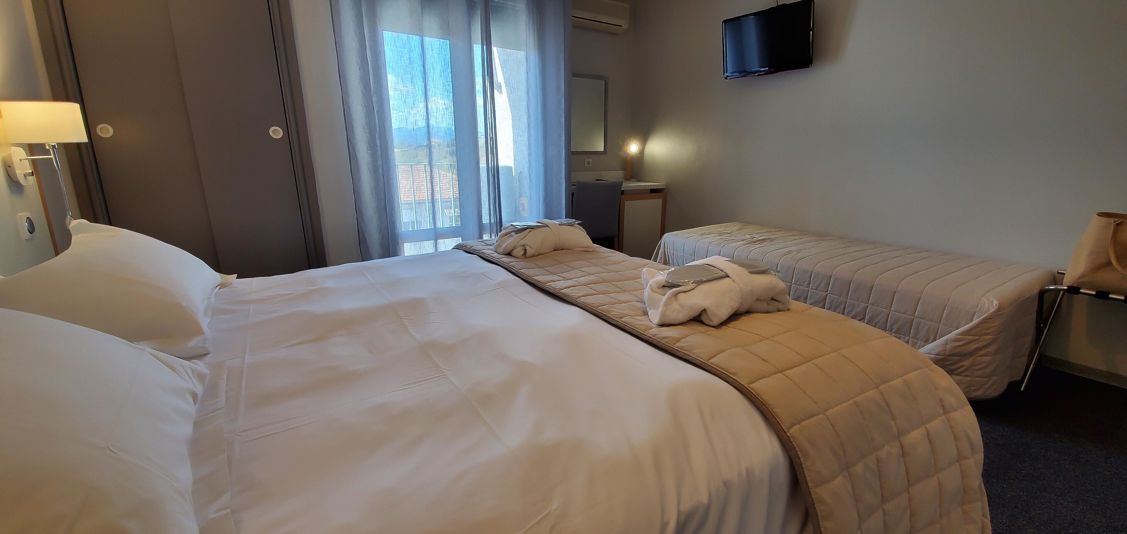 luxury double room | 1 bedroom, premium bedding, in-room safe, desk