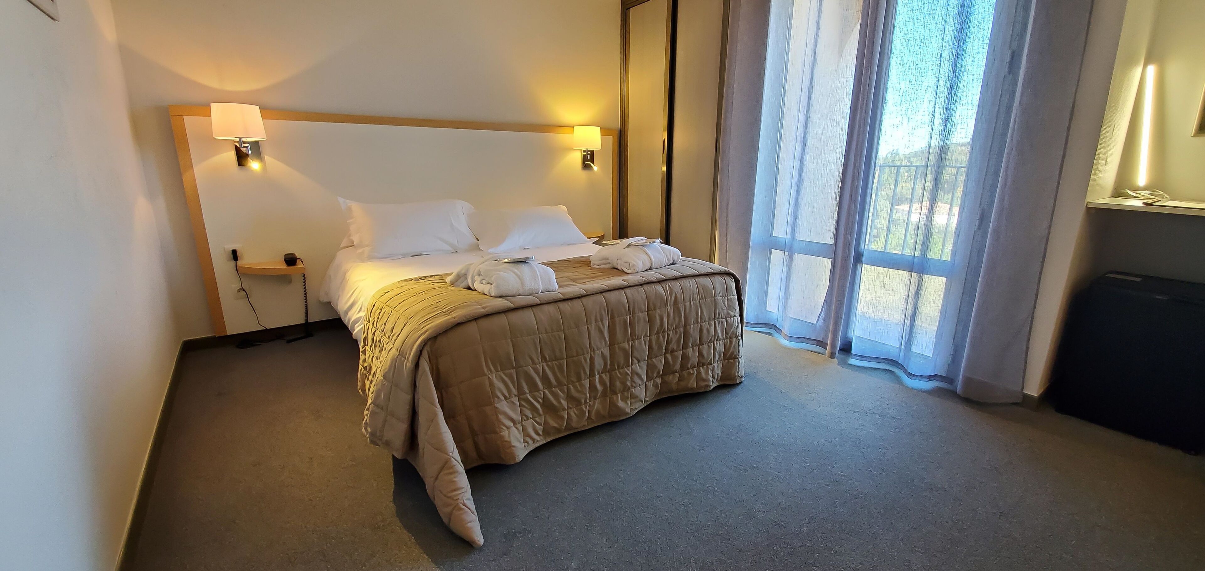 luxury double room | 1 bedroom, premium bedding, in-room safe, desk