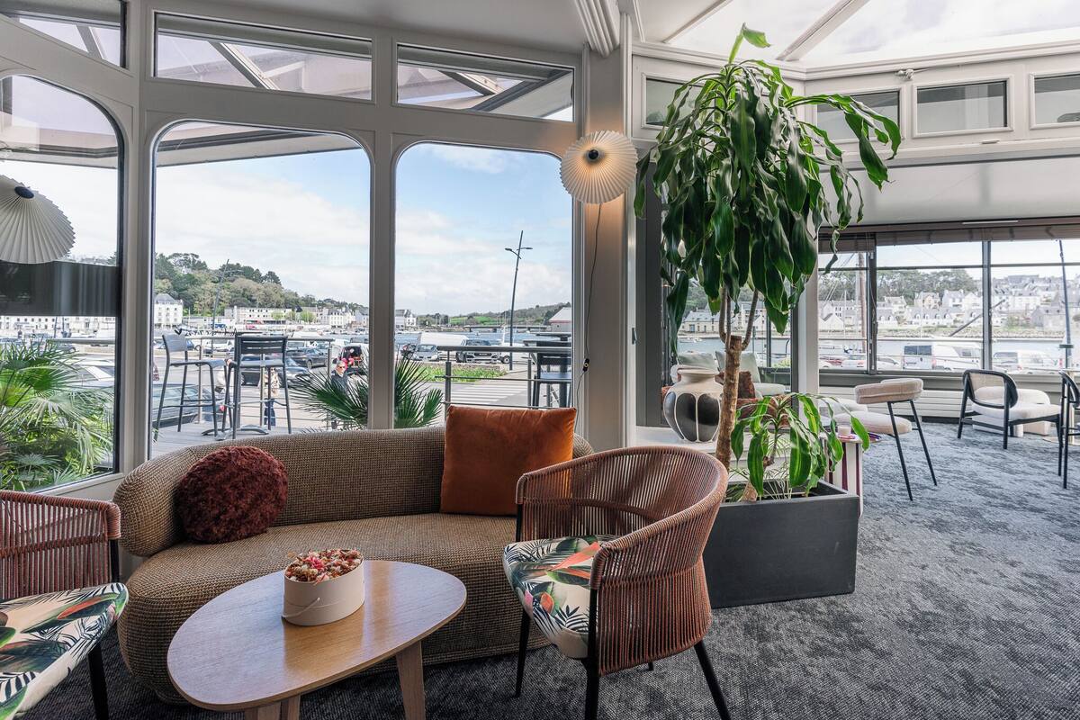 1-inch flat-screen tv with satellite channels, tv, books