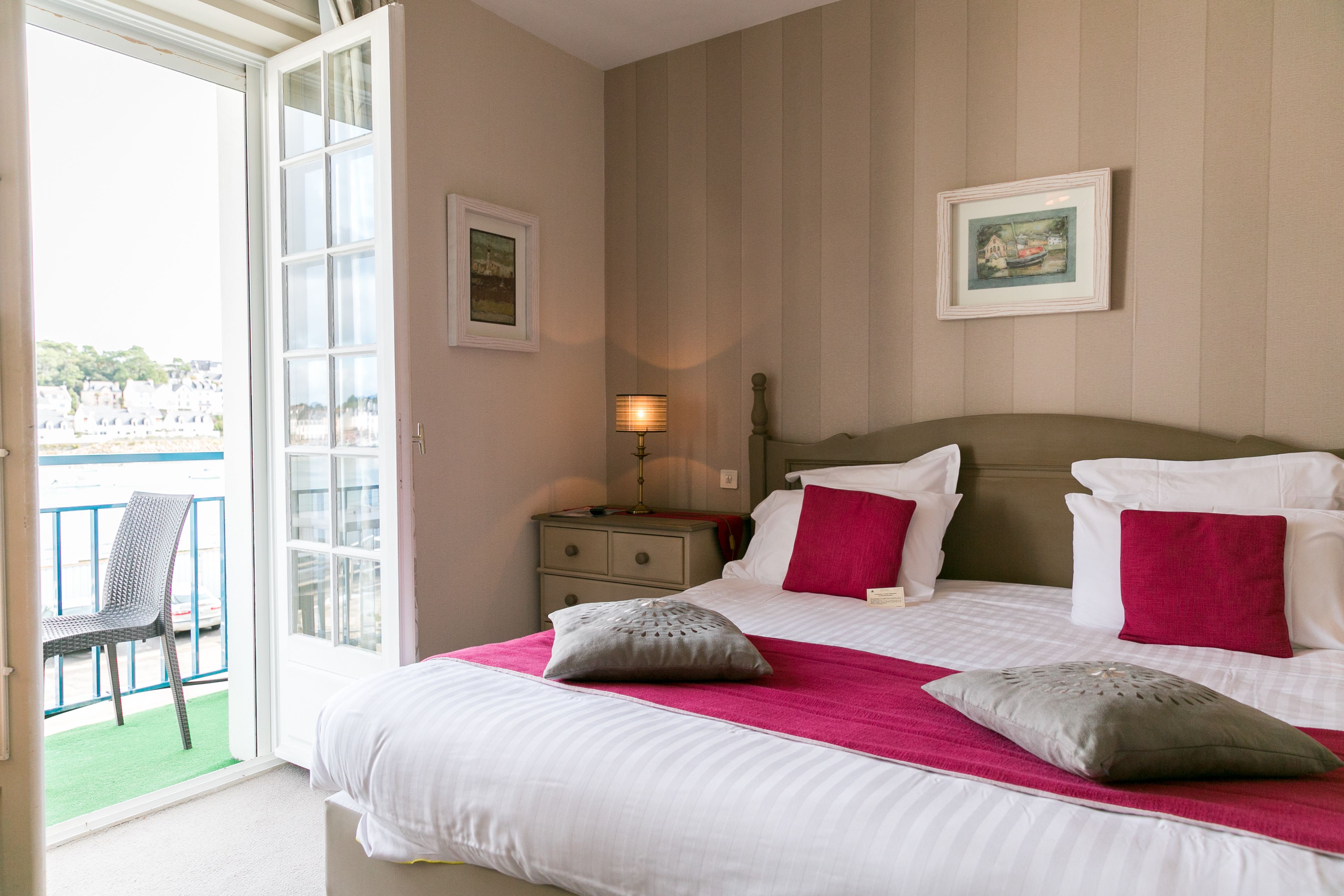 comfort twin room | in-room safe, individually decorated, individually furnished, desk