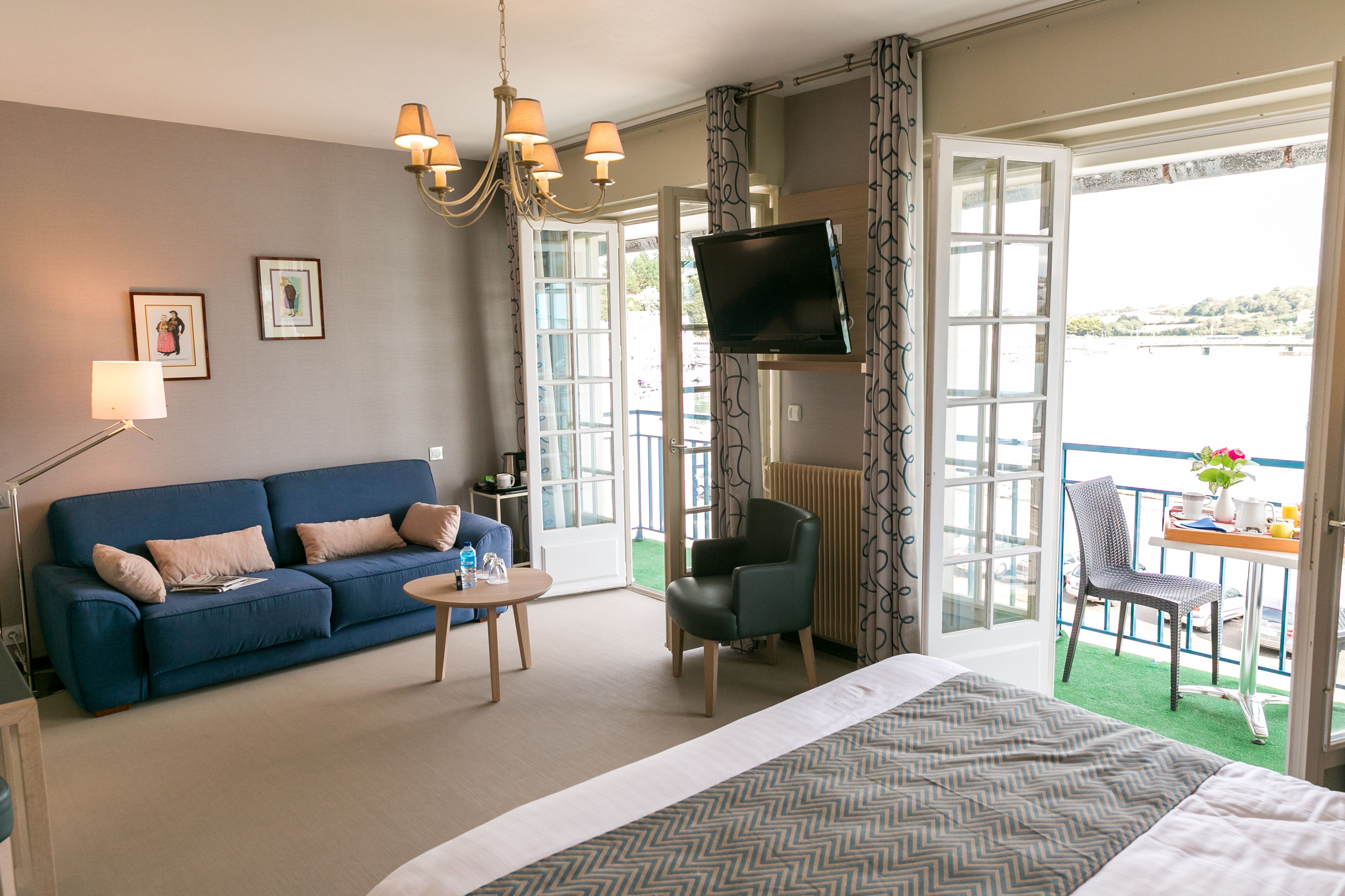 superior double room | in-room safe, individually decorated, individually furnished, desk