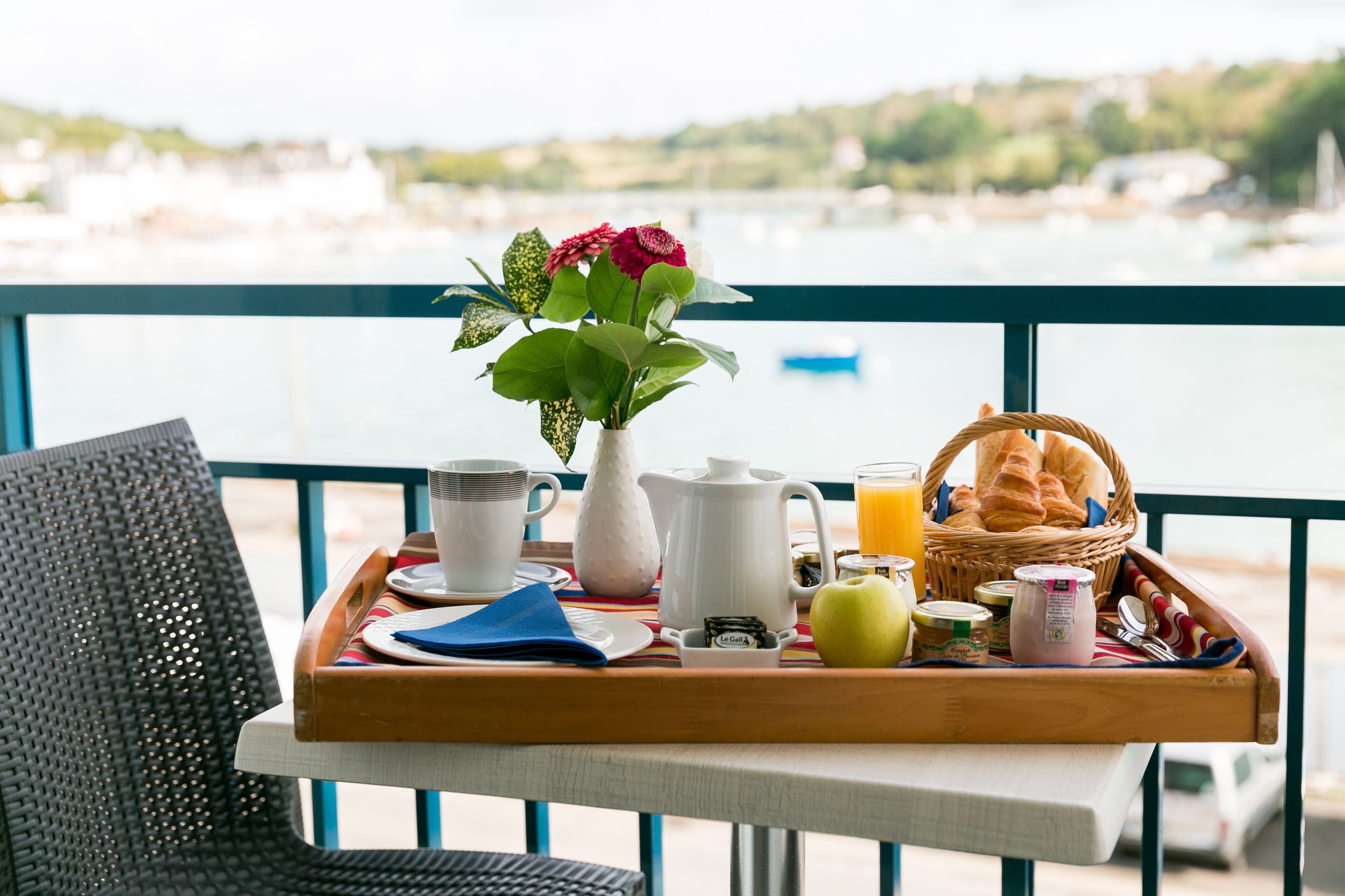 daily buffet breakfast (eur 18 per person)